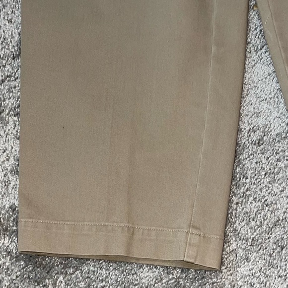Mens Tommy Hilfiger Khakis in EUC - Size 34/ 30 - Picture 9 of 12